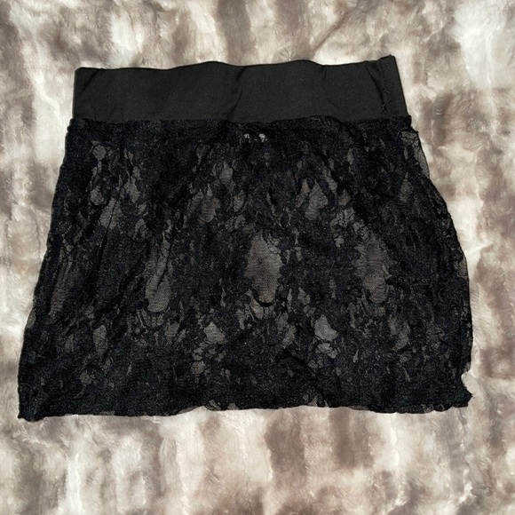 Black lace mini skirt - Picture 1 of 1
